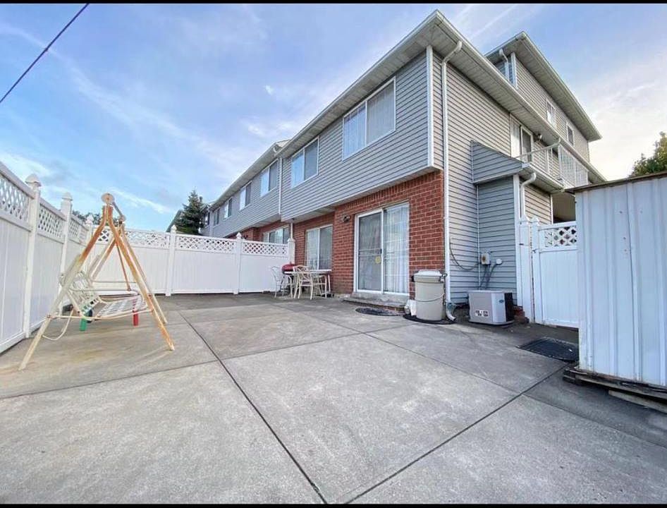 1st image of 15 Edward Ct
