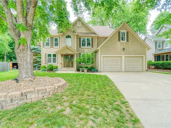 5800 Robinson Ln, Overland Park, KS 66202