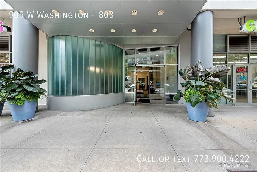 Building Photo - 909 W Washington #803
