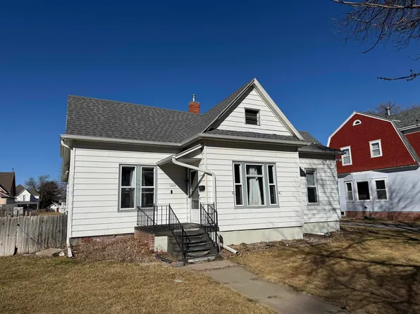 1009 Garfield St, Holdrege, NE 68949