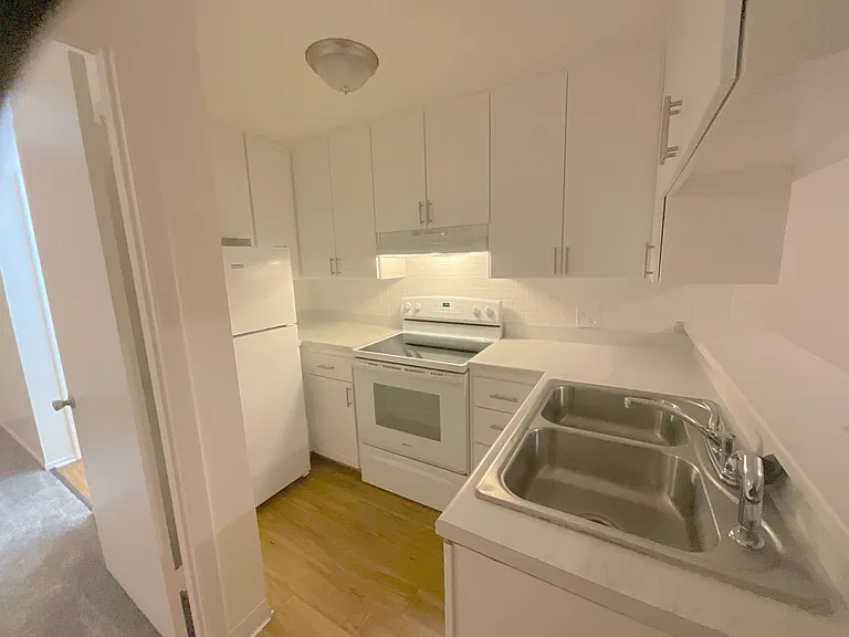 Lampliter Apartments — Photo 8