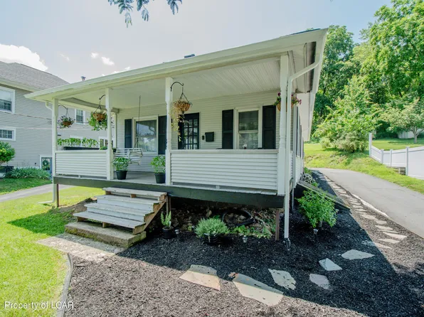 86 N Pioneer Ave, Shavertown, PA 18708