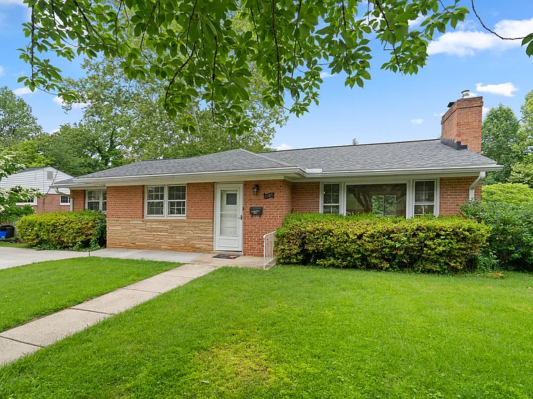 4907 Elsmere Ave — Photo 2