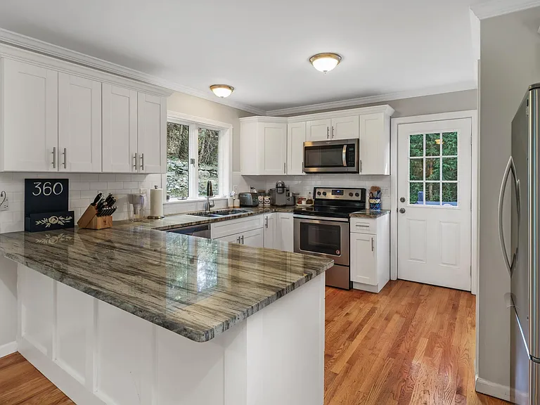 360 Main St — Photo 19