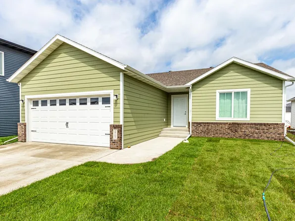 2707 72nd Ave S, Fargo, ND 58104