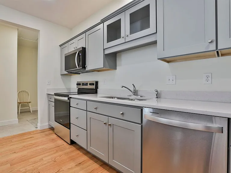 22 Reeds Ferry Way — Photo 13