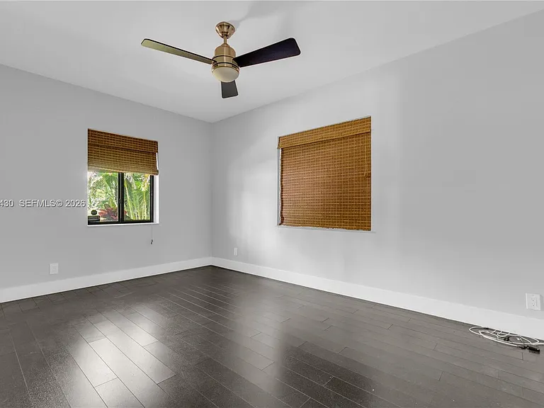 549 NE 12th Ave — Photo 45