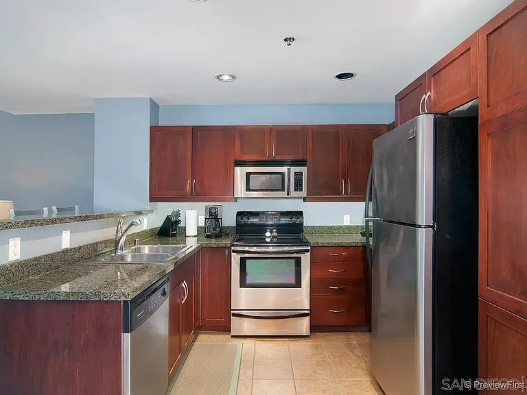 427 9th Ave #502 — Photo 9