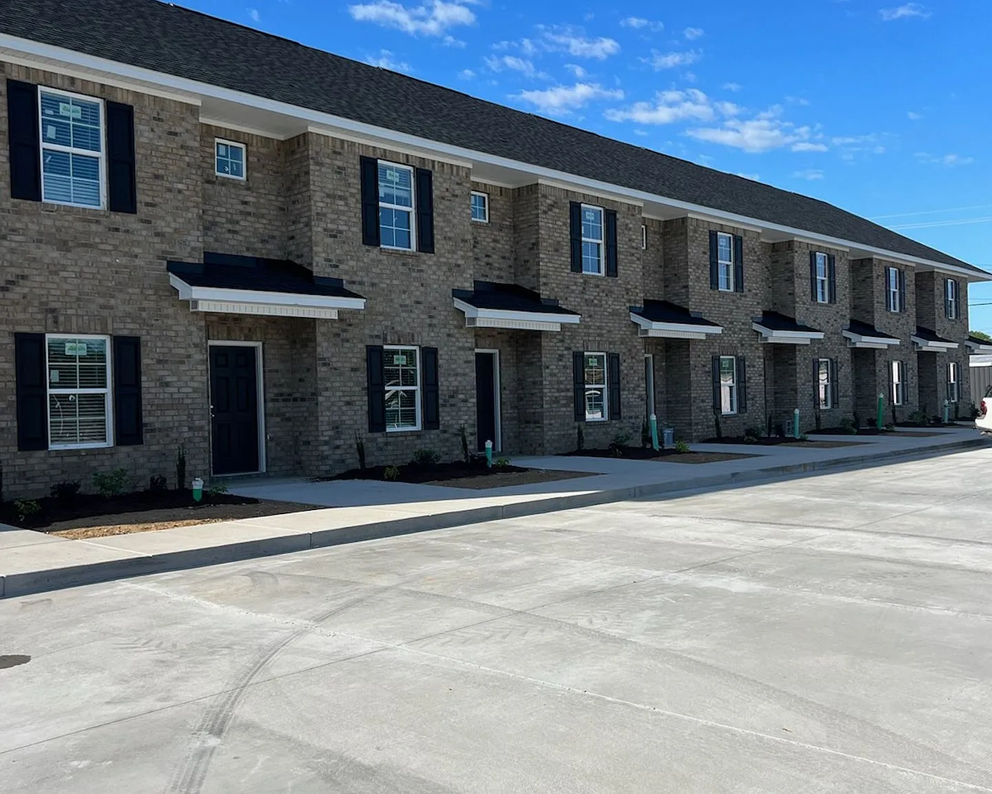 2br/2.5ba Townhomes Limit Time Only 200 Off First Months Rent — Photo 2