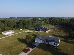 4041 W Berry Rd, Sterling, MI 48659