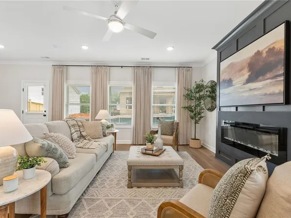 229 Dahlia Dr, Woodstock, GA 30188