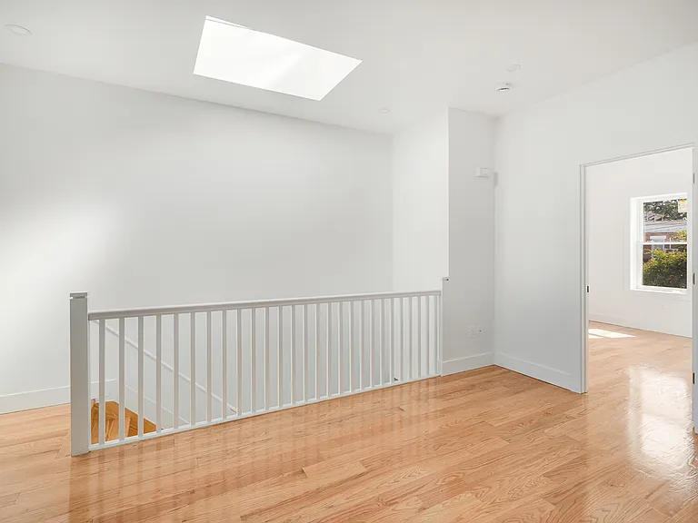 693 Vermont St #2A — Photo 3