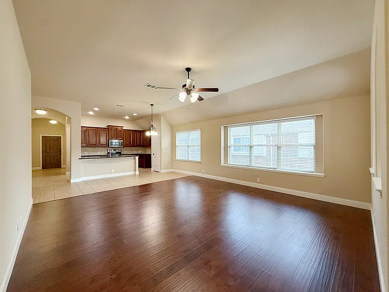 4303 Oak Bluff Dr — Photo 15