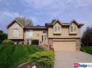 15028 Hawthorne Cir, Omaha, NE 68154