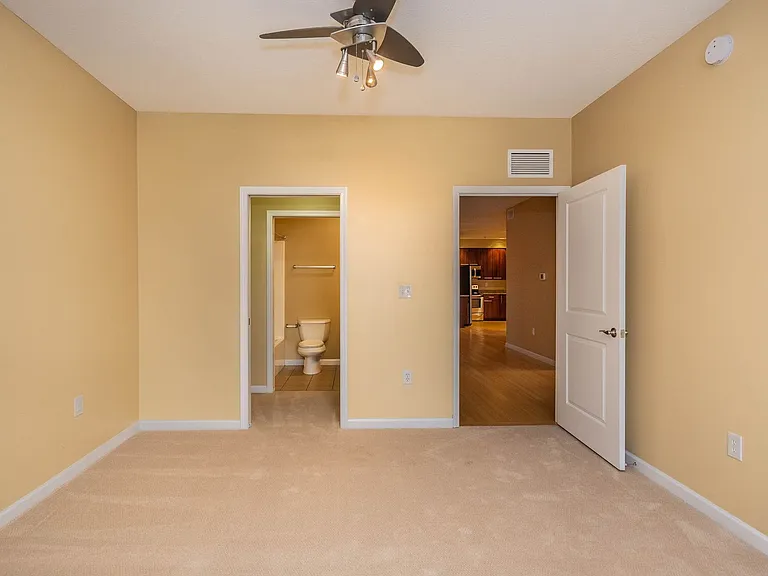 422 E Kirkwood Ave — Photo 15