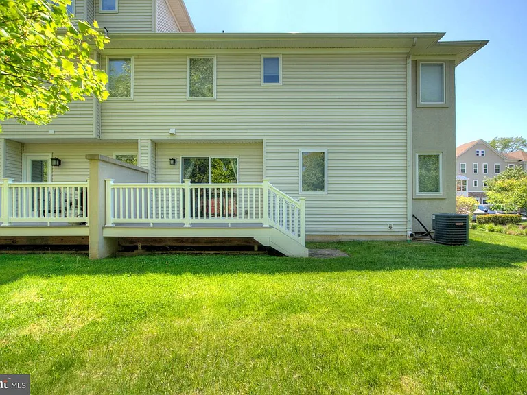 4 Regency Ct — Photo 49