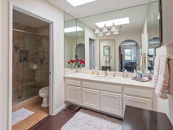 4th image of 29705 Strawberry Hill Dr