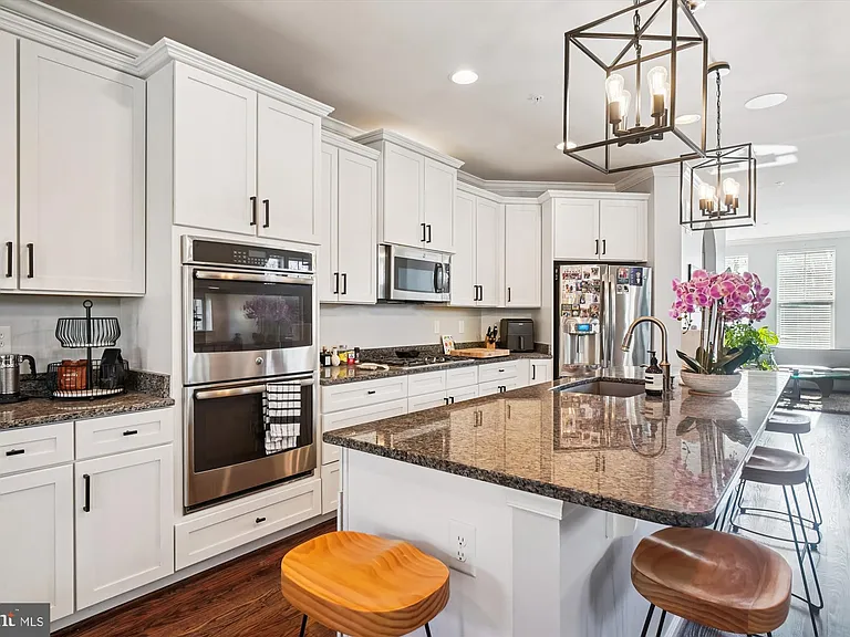 6947 Country Club Ter — Photo 4