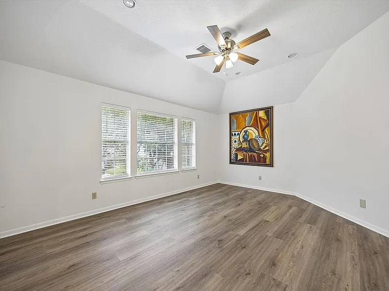 4627 Plymouth Way — Photo 15