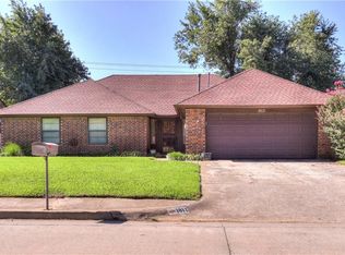 1012 Royal Ln, Yukon, OK 73099