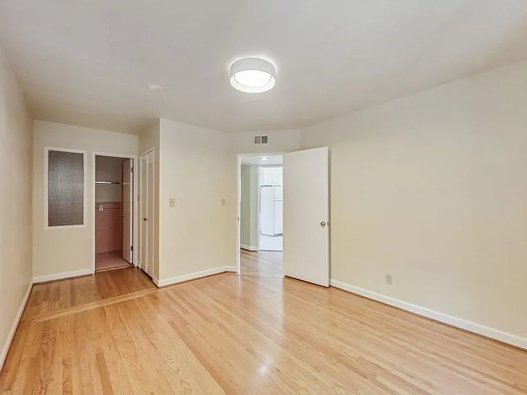 2208 Lakeshore Ave #311 — Photo 12