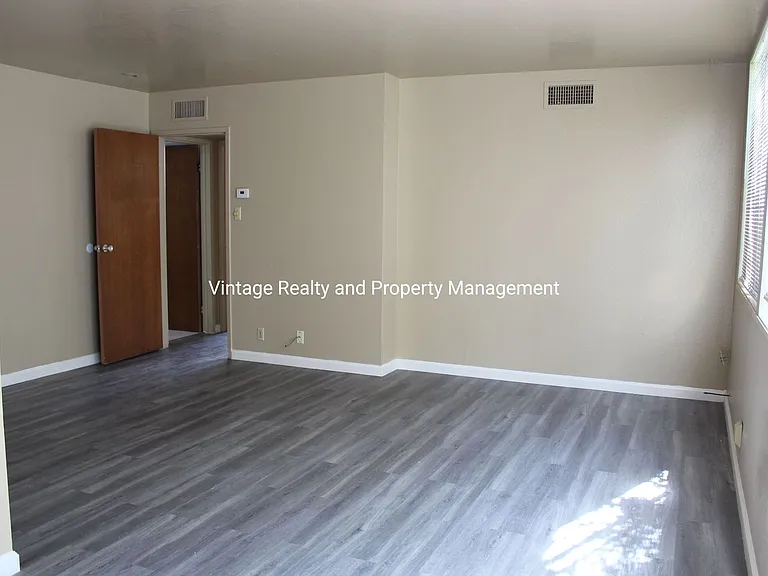 248 W Knoles Way — Photo 7