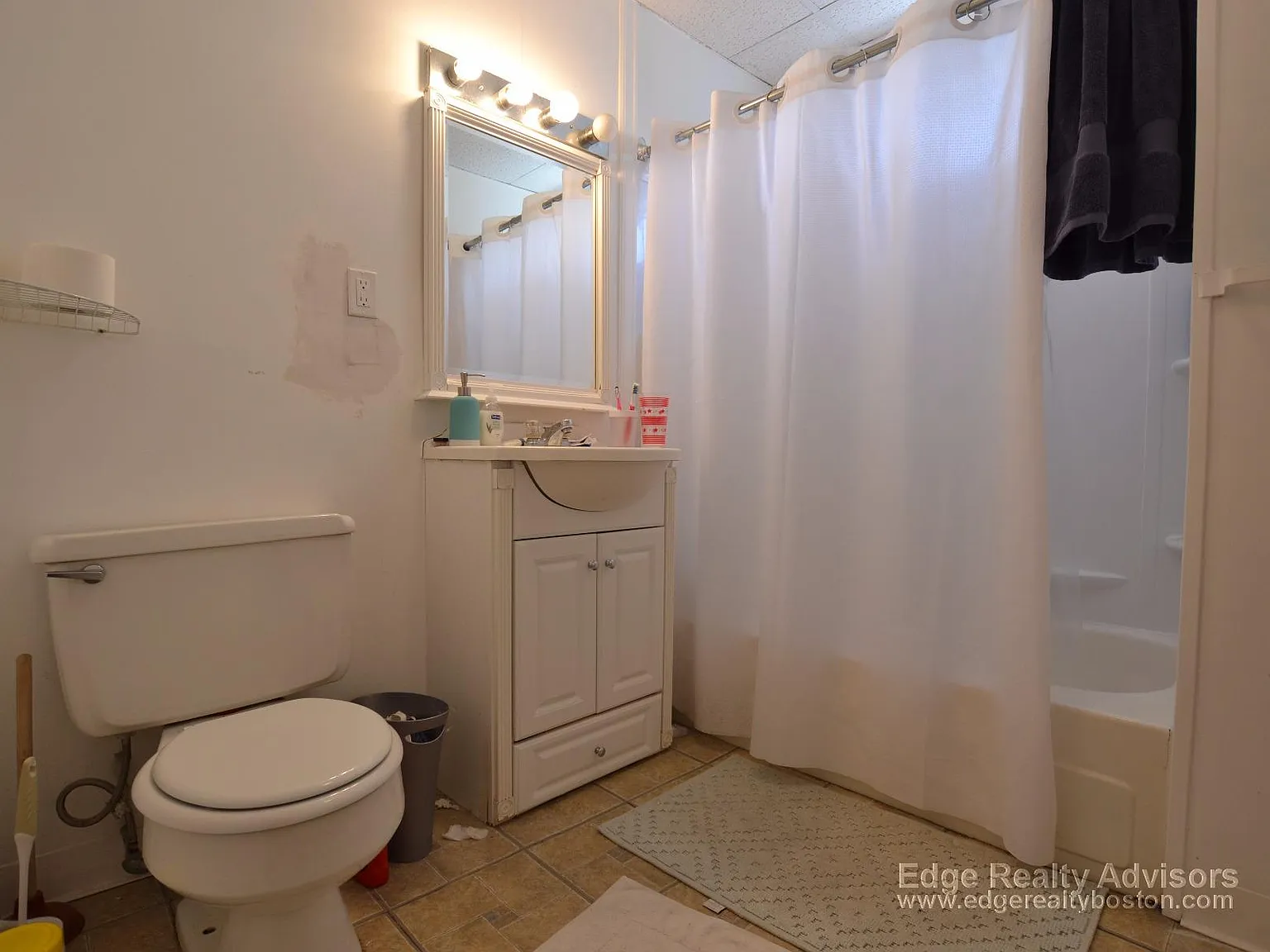 5 bed, 1.5 bath, $5,250 — Photo 3