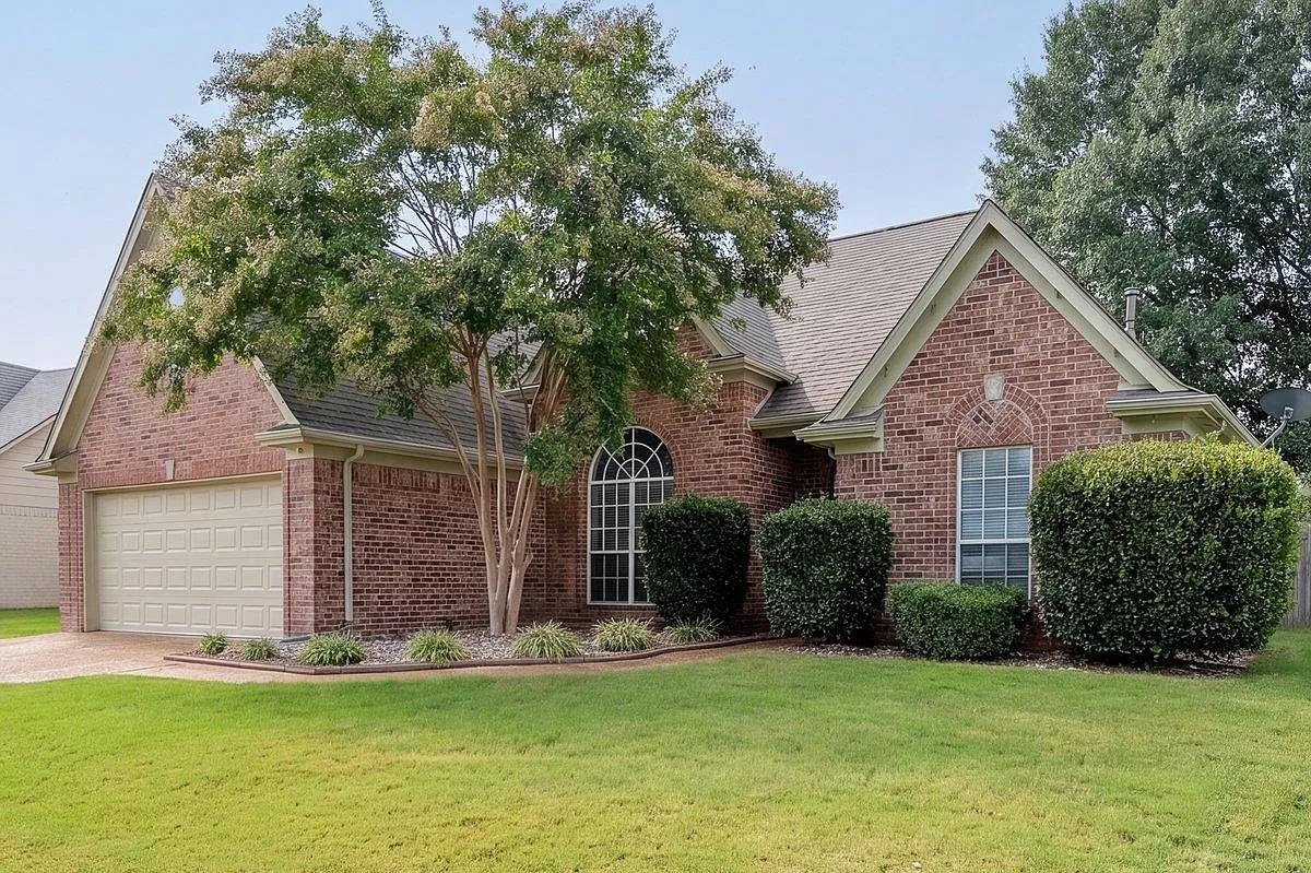 3 bed, 2.0 bath, 1605 sqft, $2,150 — Photo 2
