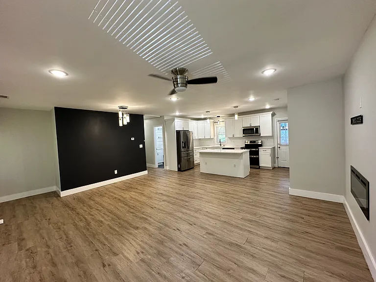 1893 Ridgeland Dr — Photo 2