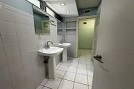 202 Palm Ct — Photo 2