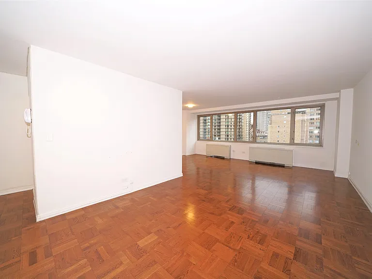 444 E 82nd St #10R — Photo 3