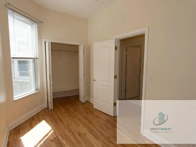 1411 W Erie St #3F — Photo 3