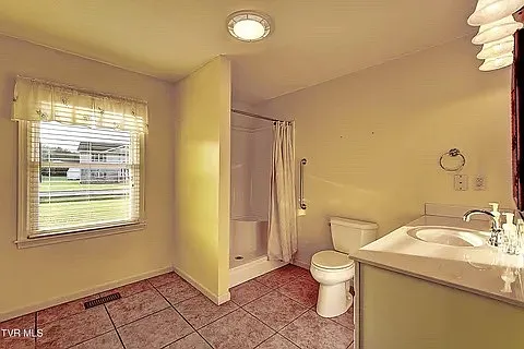 129 Camelot Ct — Photo 8