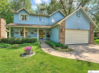 16829 Pine St, Omaha, NE 68130