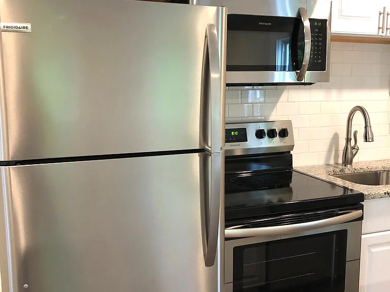 110 Charles Ave — Photo 8