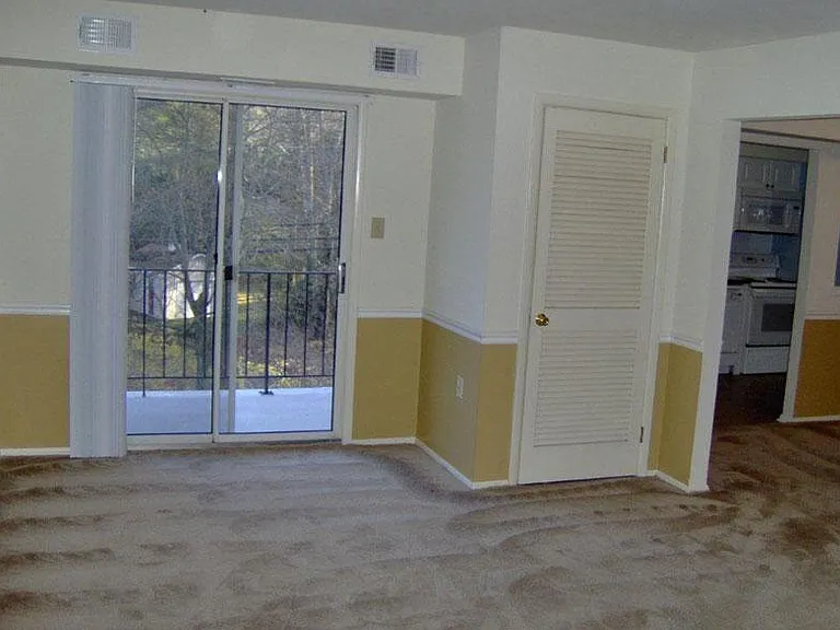 Ridgewood Apartments — Photo 10