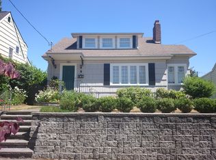 2626 28th Ave W, Seattle, WA 98199