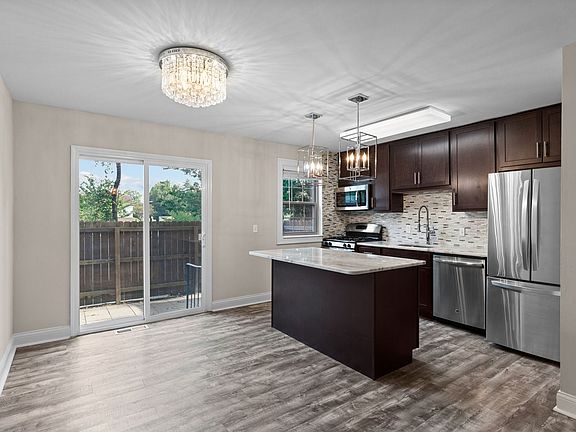 4th image of 550 S Clay Ave #9