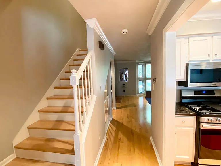 410 N Park Ave — Photo 14