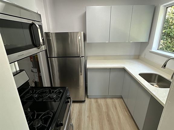 4th image of 4450 Maplewood Ave #4450