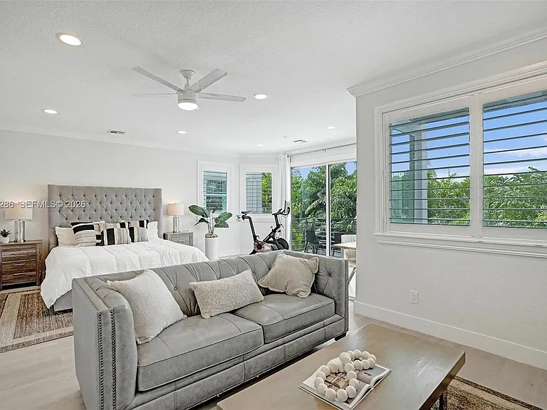 453 SW 5th Ave — Photo 43