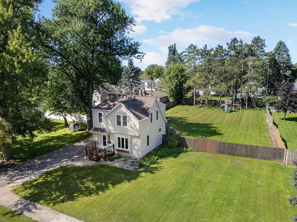 708 Mac Arthur Dr, Beaver Dam, WI 53916