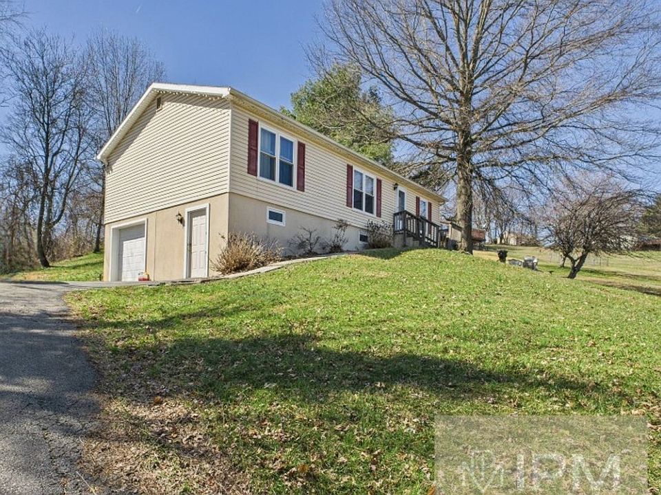1st image of 20 Overlook Dr