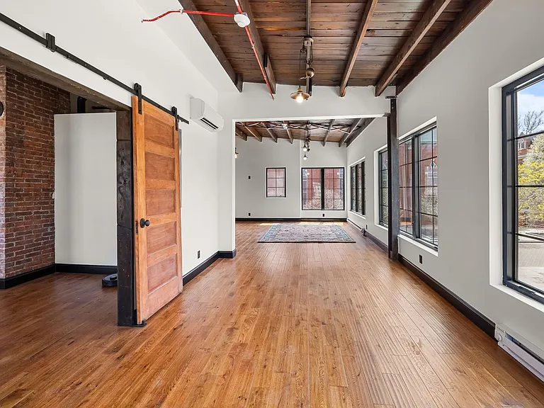 Thiel on 9th — Photo 16