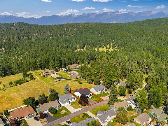 3rd image of 221 Stage Ridge Rd
