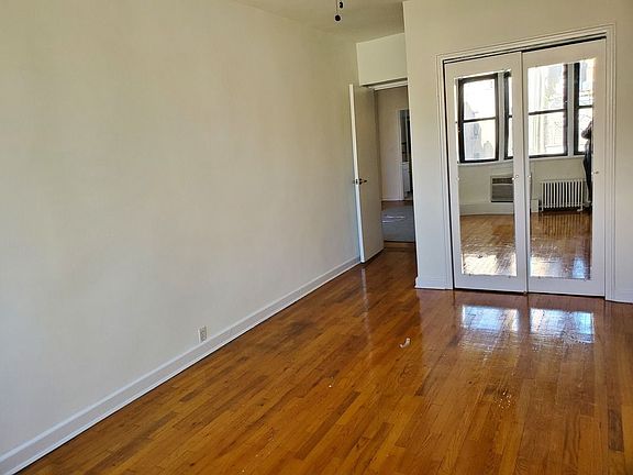 2nd image of 135 E 61st St #4D