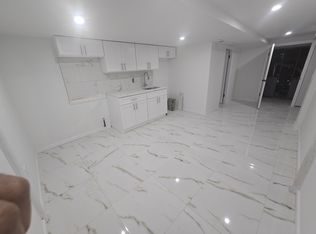 216 Wellesley St, Hempstead, NY 11550