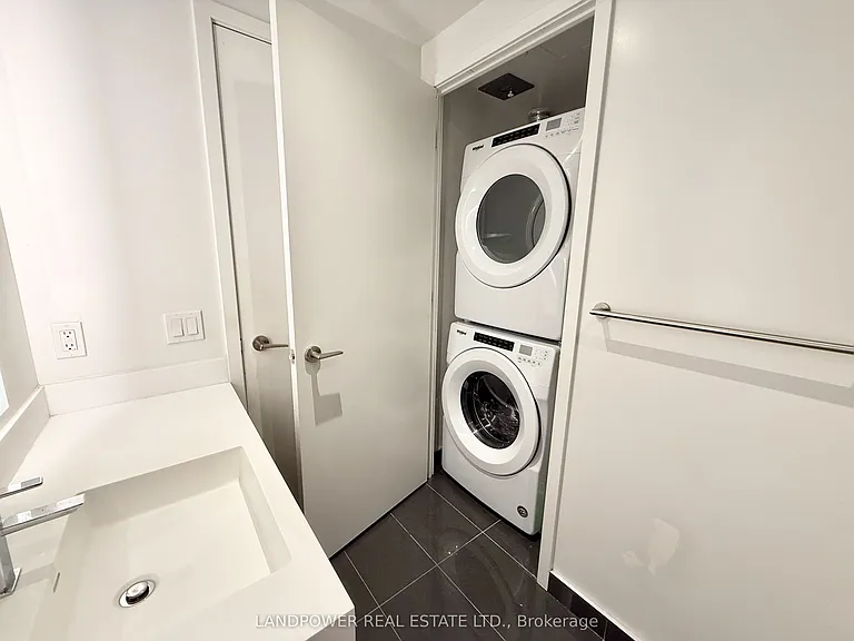 1 Yorkville Ave #4406 — Photo 7