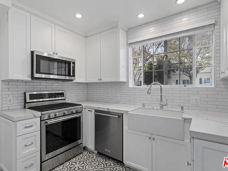 9768 W Olympic Blvd — Photo 9