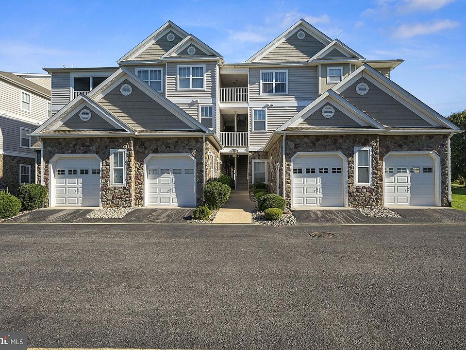 1st image of 4102F Summer Brook Way